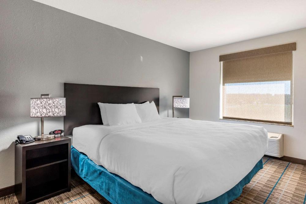 King Suite - Accessible/Non-Smoking interior